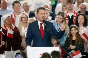 Candidato pró-europeu vence 1º turno das eleições presidenciais na Polônia com leve vantagem