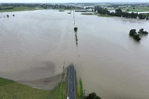 Imagem referente à matéria: Mais de 48 mil isolados e 300 retirados de áreas afetadas por inundações na Austrália
