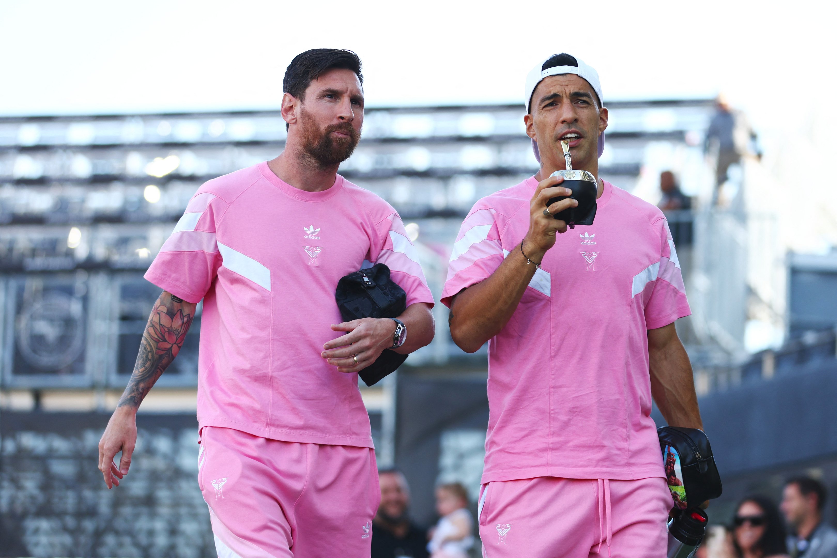 Messi e Suárez se tornam sócios em time da 4ª divisão do Uruguai para formar atletas