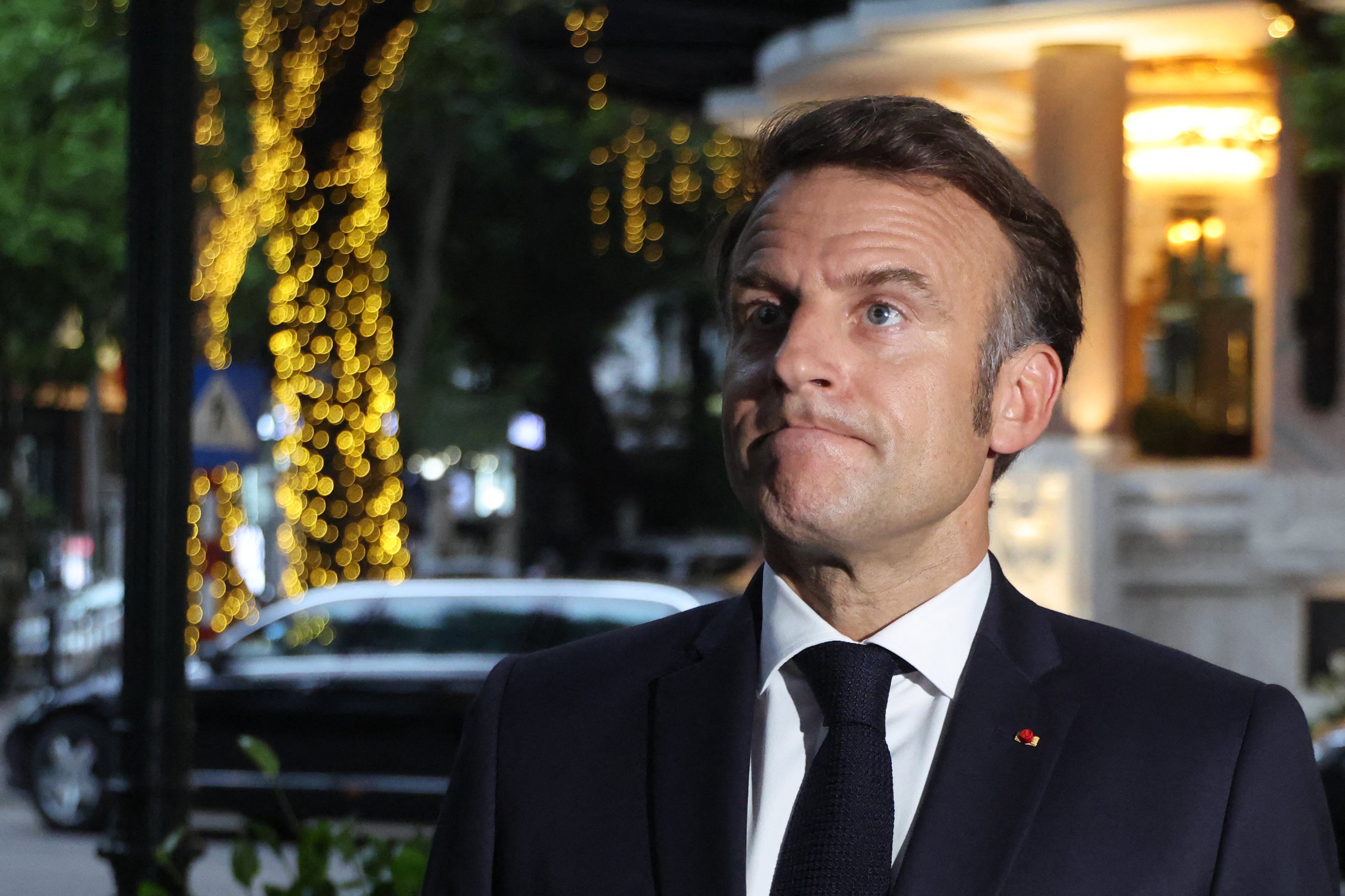 Macron afirma que Trump percebeu que Putin 'mentiu' sobre estar pronto para a paz