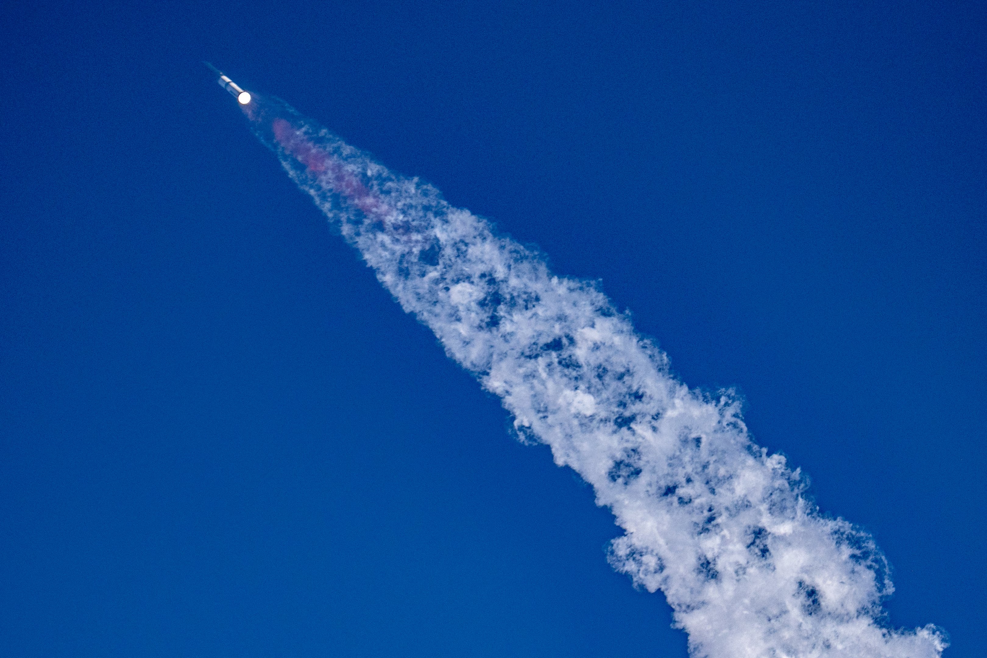 Foguete da SpaceX perde contato após quase 1h de voo e falha pela 3ª vez consecutiva
