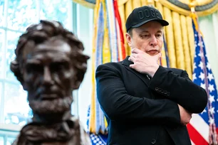 Imagem referente à matéria: Bitcoin hoje: criptomoeda despenca para US$ 100 mil após confronto entre Trump e Elon Musk
