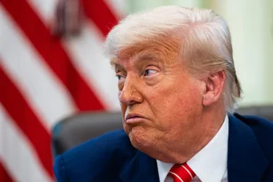 Imagem referente à matéria: Trump anuncia que aumentará as tarifas sobre o aço de 25% para 50%