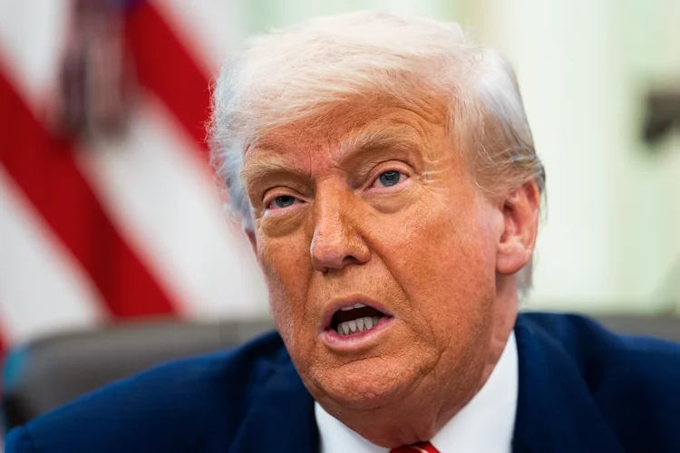 Nova ameaça: Trump disse que planeja aumentar as tarifas sobre importações estrangeiras de aço de 25% para 50% (Allison Robbert/AFP)