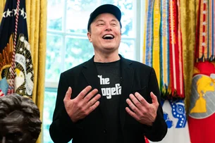 Musk perde R$ 66,24 bilhões depois de pior resultado da Tesla em uma década; Tesla cai 8%