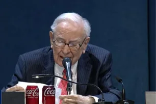 Imagem referente à matéria: Lucro operacional da Berkshire Hathaway, de Warren Buffett, cai 14%, mas caixa bate recorde