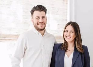 Casal investe todas as economias em negócio próprio — e fatura milhões com essa estratégia