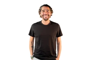 Ele era operador de telemarketing. Hoje, compra call center à frente de empresa bilionária
