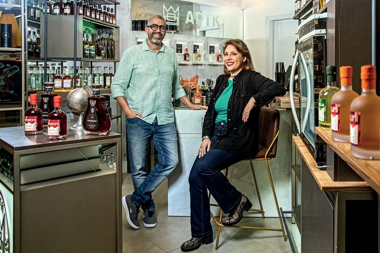 Tarsila Tirapeli e Rodrigo Oliveira, da APTK: “A possibilidade de abrir novos pontos e crescer com a marca é algo muito atraente” (Leandro Fonseca /Exame)