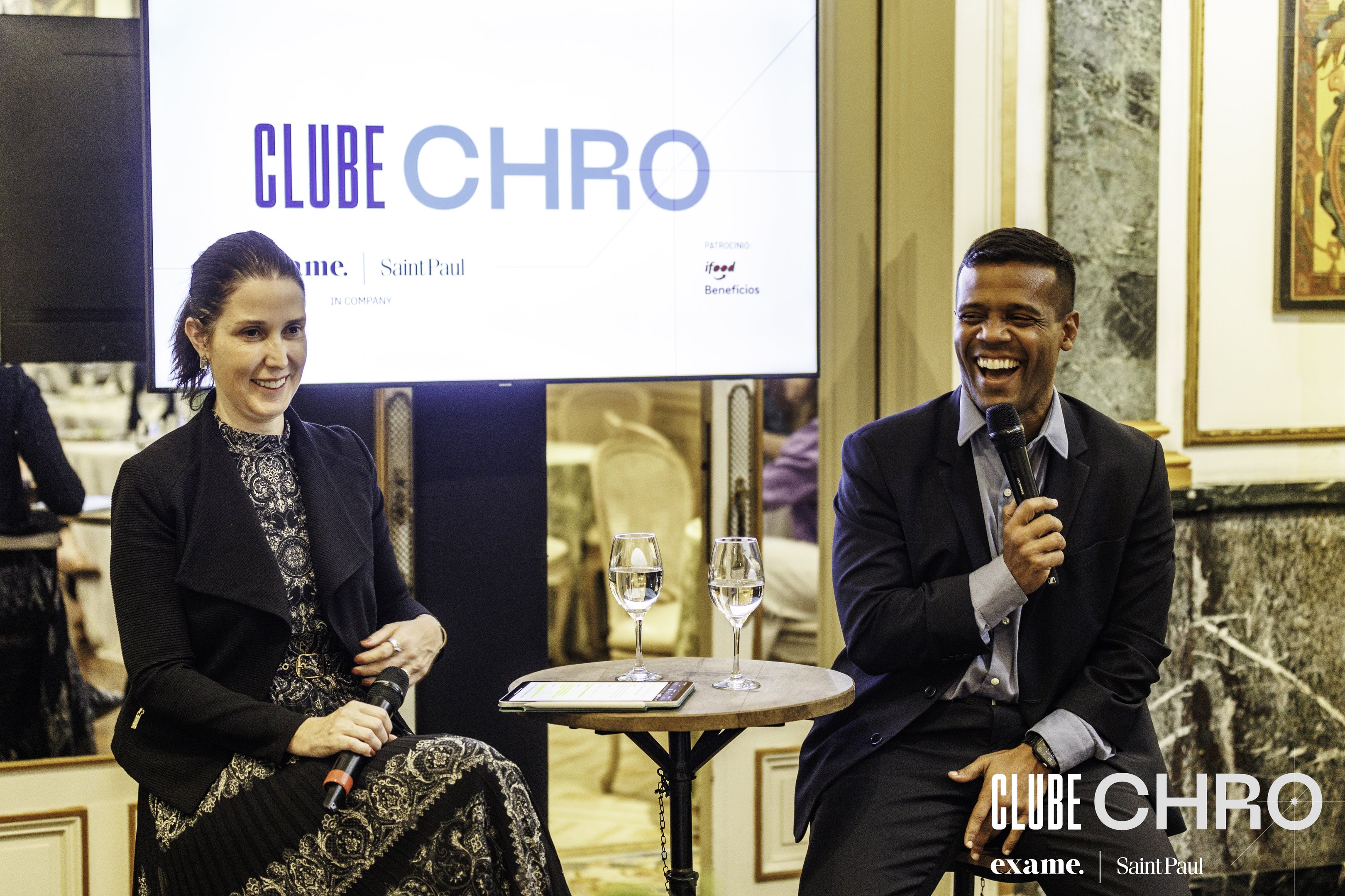 Camila Securato, CSO da Exame Educação e Maurílio Nunes, ex-comandante do BOPE e atual subsecretário de segurança pública do Rio de Janeiro