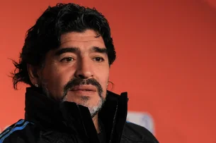 Escândalo da 'juíza de Deus' ameaça julgamento da morte de Maradona