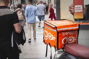 Por que a Uber vai gastar US$ 700 milhões em uma plataforma turca de delivery?