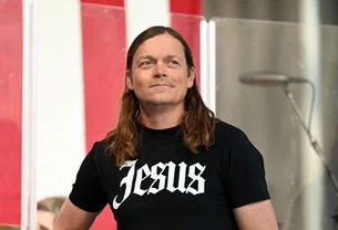 Vocalista do 3 Doors Down revela diagnóstico de câncer e anuncia cancelamento da turnê