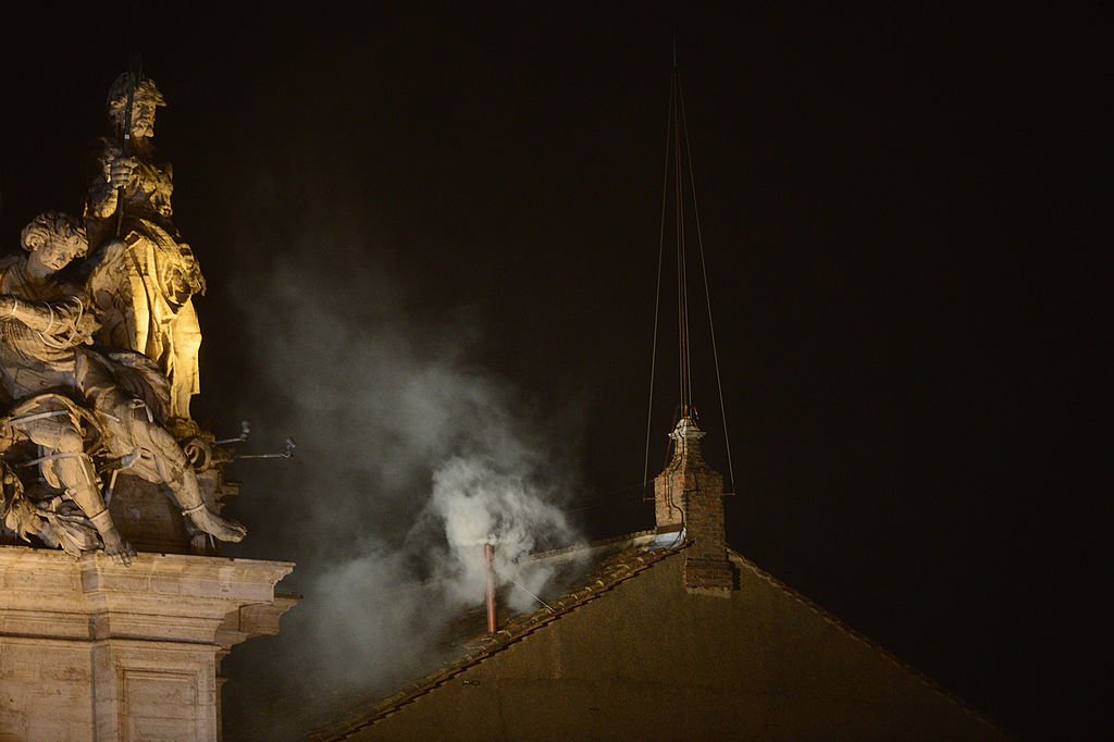 Qual é o segredo por trás da fumaça do Vaticano na escolha do Papa