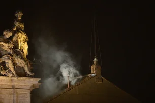 Qual é o segredo por trás da fumaça do Vaticano na escolha do Papa