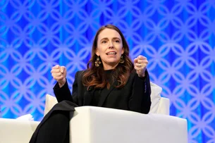 Liderar é agir com empatia e limites: as lições de Jacinda Ardern para tempos de incertezas