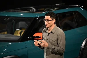 Esta empresa quer vencer a Tesla com carros “menos Musk” — e tem novos R$ 680 milhões para isso