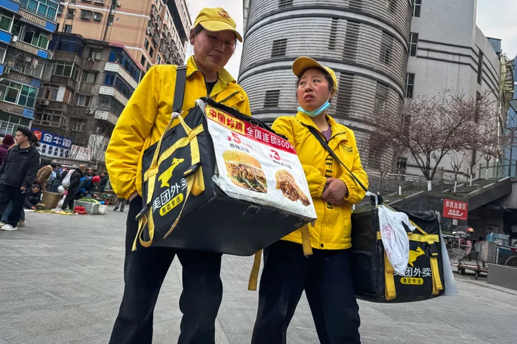Keeta: já está presente em outros mercados fora da China, como em Hong Kong e na Arábia Saudita, e a chegada ao Brasil representa uma das suas maiores apostas de expansão internacional (Cheng Xin / Colaborador/Getty Images)