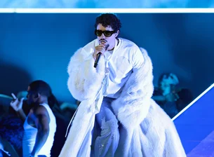 Bad Bunny anuncia show no Brasil pela turnê "DeBí TiRAR MáS FOToS”; veja como comprar ingressos