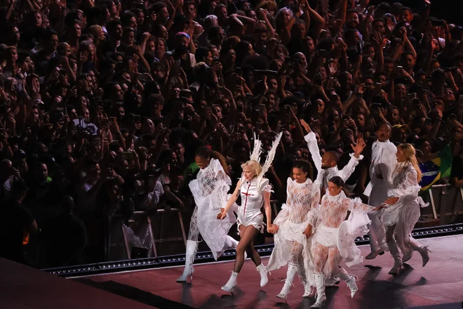 Polícia desarticula grupo que usava rede social para planejar ataques em show de Lady Gaga, no Rio