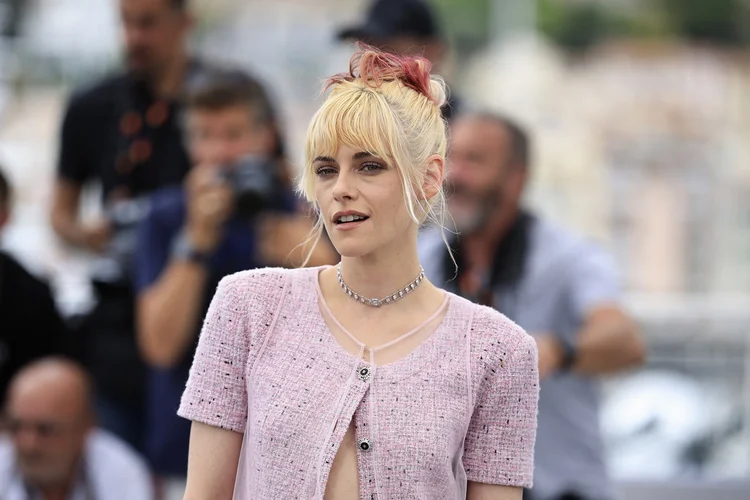 Chanel: Kristen Stewart é embaixadora da marca e produtora do filme "The Chronology of Water", apoiado pela maison francesa (Valery HACHE / AFP/Getty Images)