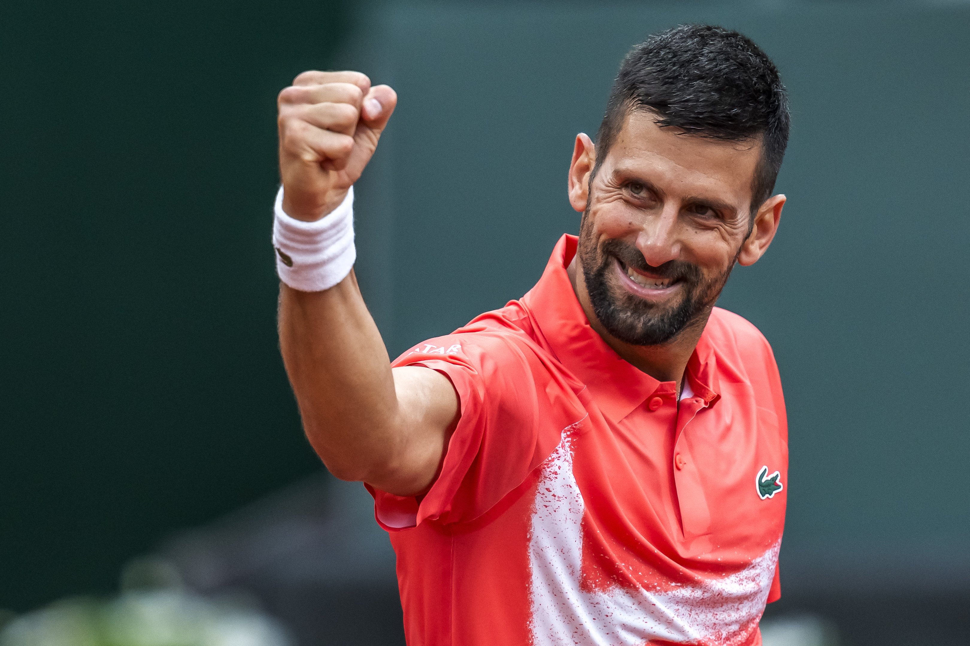 Djokovic completa 38 anos com triunfo e avança às semifinais em Genebra