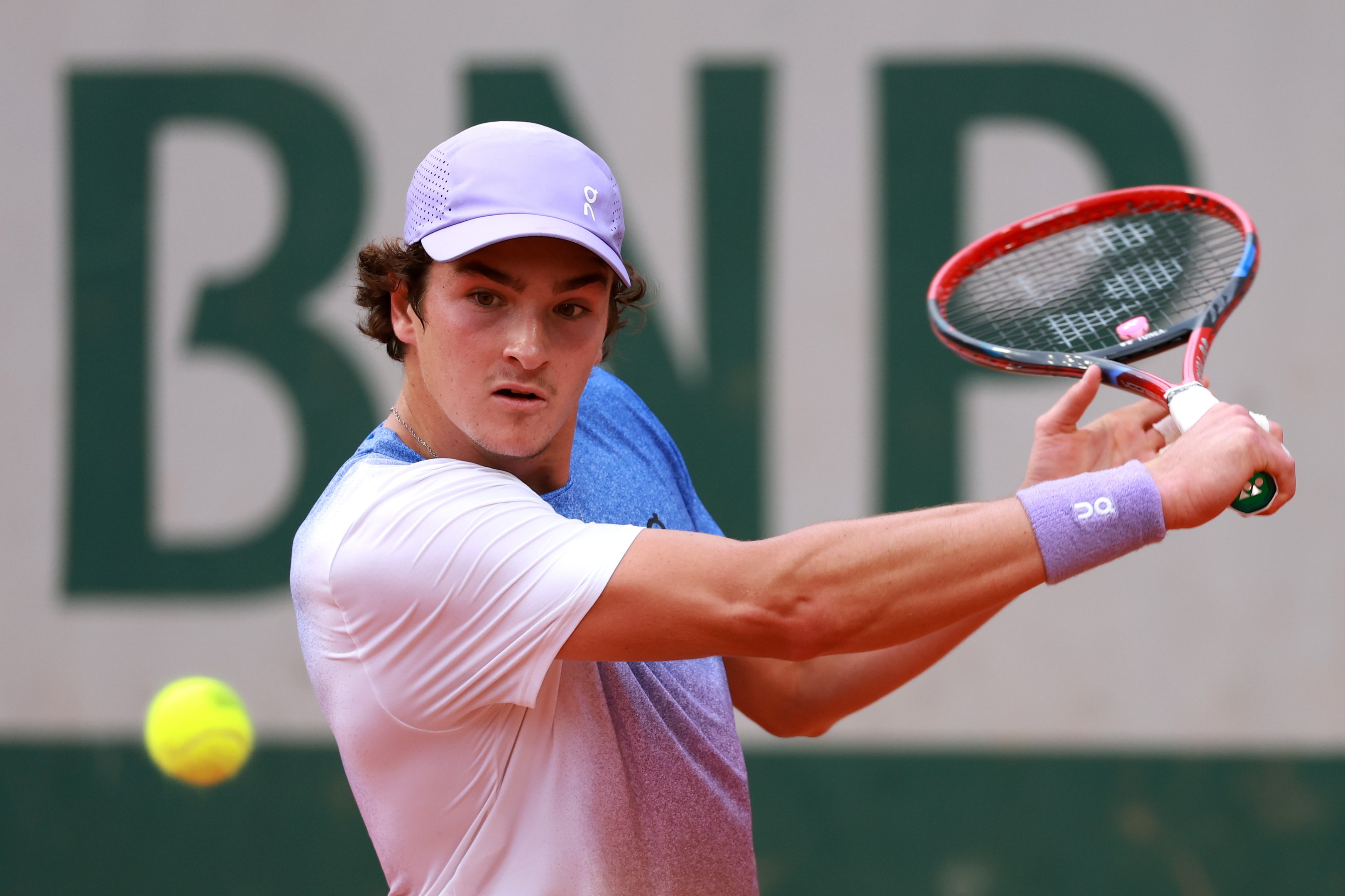 João Fonseca vence Herbert e avança à terceira rodada em Roland Garros