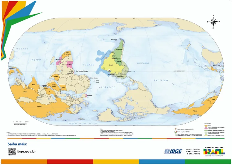 Mapa-múndi divulgado pelo IBGE com o Brasil e o hemisfério Sul na parte superior (Reprodução/IBGE)