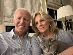 Biden publica primeira foto após revelar que enfrenta câncer agressivo