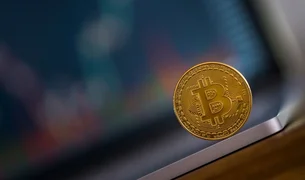 IOF mais alto acelera uso do dólar digital em pagamentos internacionais e proteção cambial