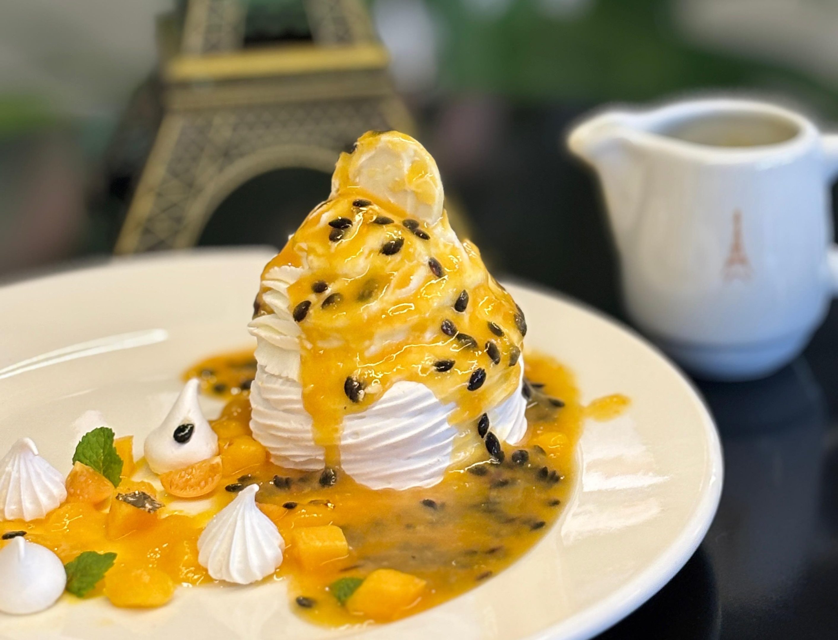Pavlova com frutas amarelas do L'Entrecôte de Paris