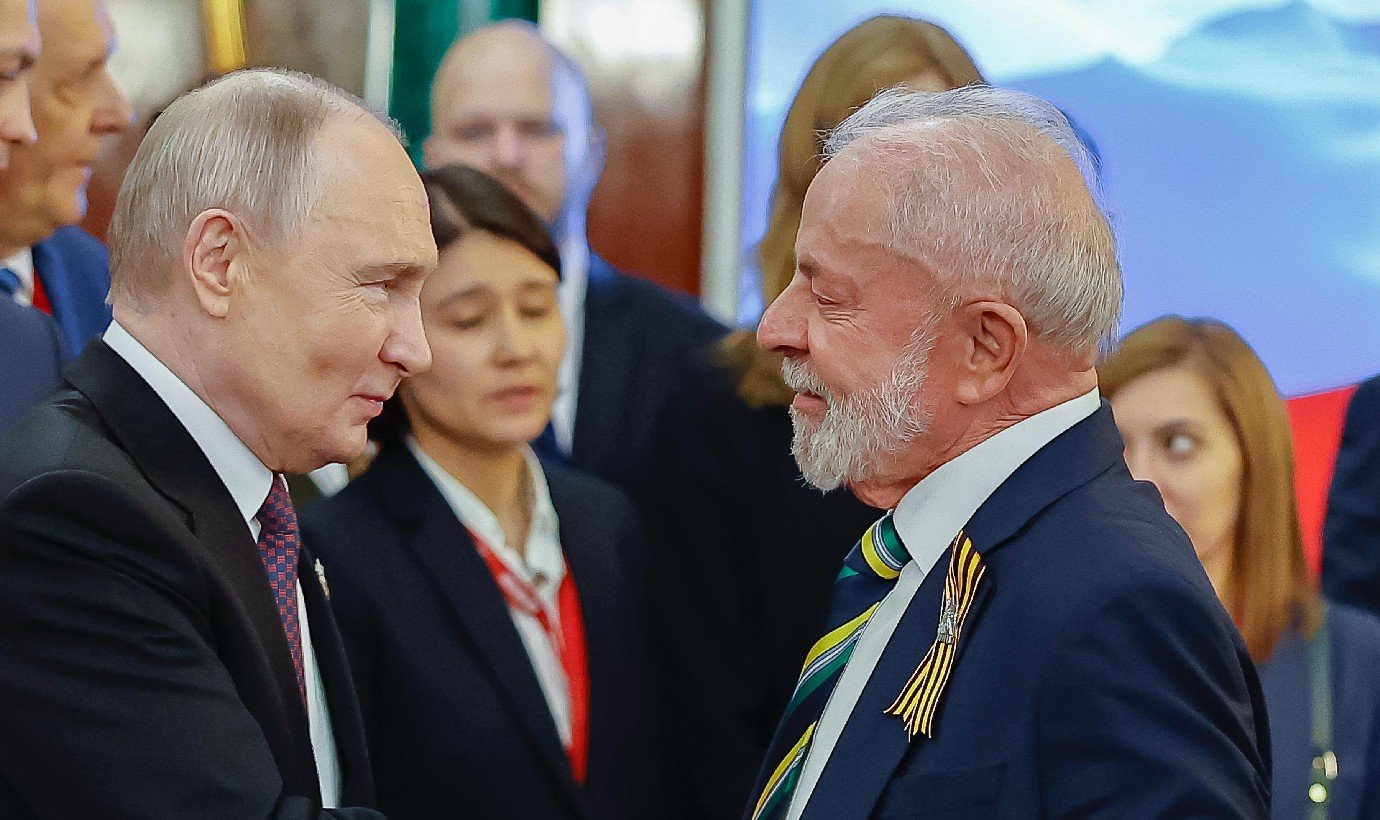 De volta a Moscou, Lula tenta convencer Putin a negociar cessar-fogo com a Ucrânia