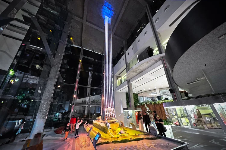 Senna Tower, em Balneário Camboriú: maquete tem quatro andares e 90 toneladas