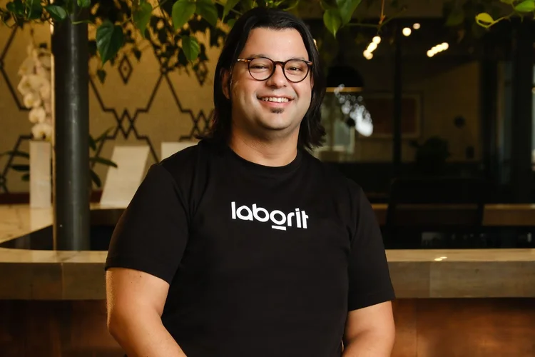 Arthur Piccolo, cofundador e CPO da Laborit e da Haigen: "Quando usamos inovação e tecnologia para ampliar o que temos de melhor, não estamos apenas criando soluções. Estamos moldando um futuro mais justo e acessível para todos.” (Laborit/Divulgação)