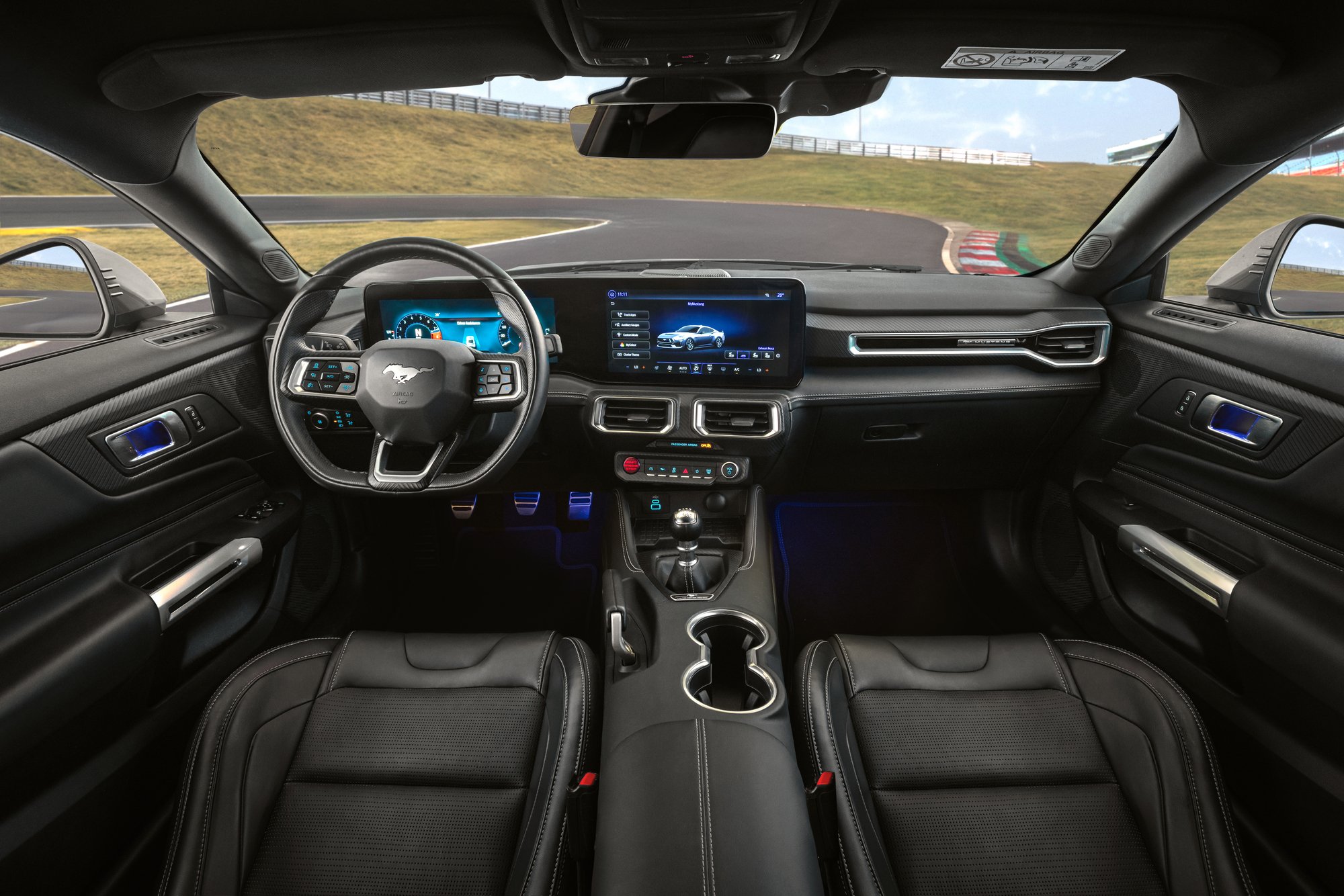 Versão manual do Ford Mustang chega ao Brasil com foco nos apaixonados pela marca