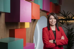 Mari Pinudo é a primeira mulher a liderar a Adobe no Brasil