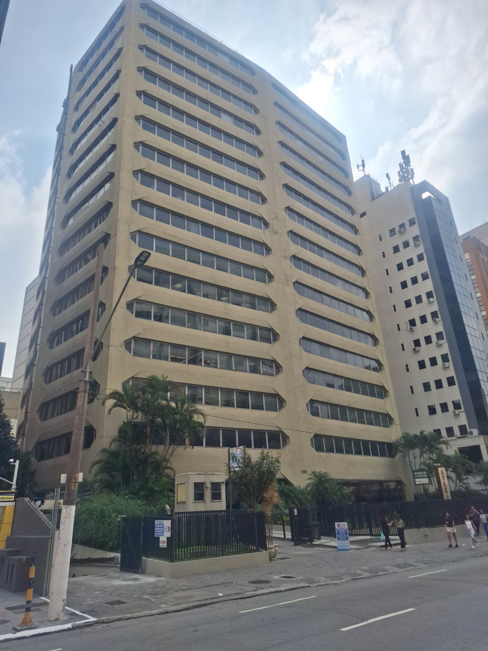 O Edifício Rachid Saliba, localizado na Rua Bela Cintra, atualmente tem uma taxa de vacância significativa.