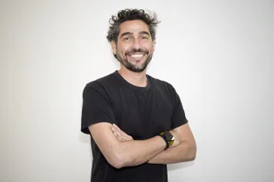 Ele era operador de telemarketing. Hoje, compra call center à frente de empresa bilionária