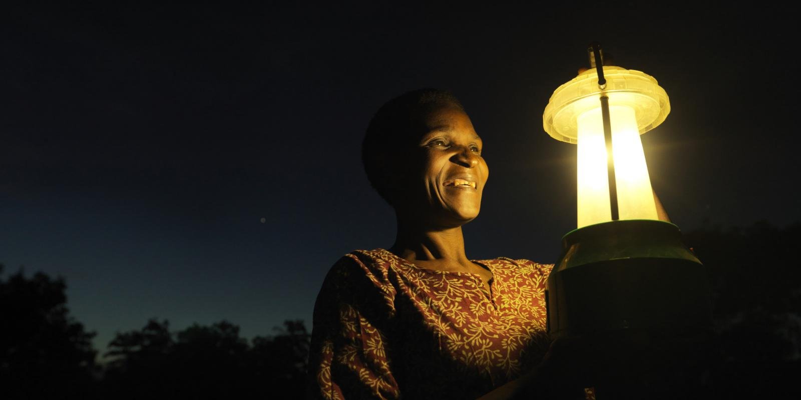 Da escuridão à autonomia: as mães que revolucionam o acesso energético na África rural