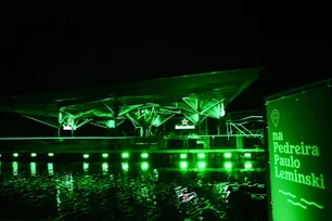 Imagem referente à matéria: Bar flutuante da Heineken financia soluções sustentáveis em cidades do Sul
