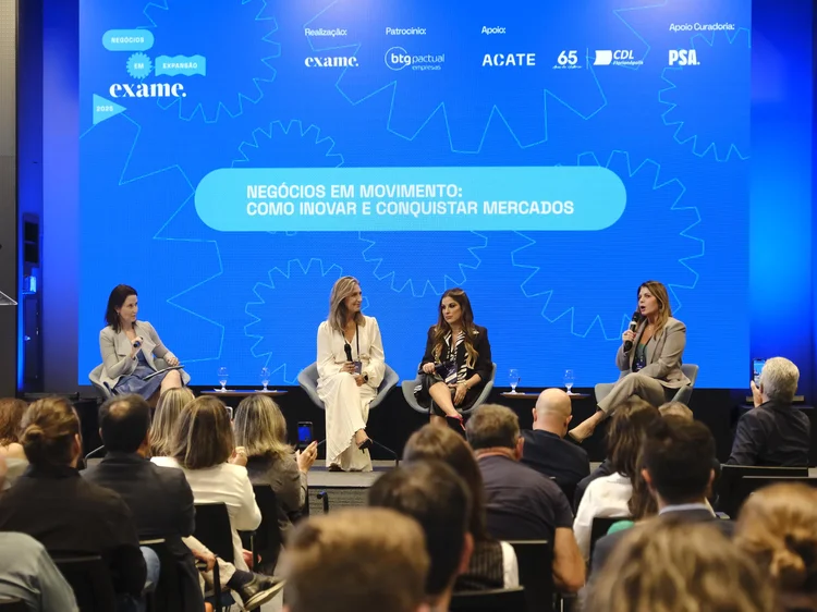 Camila Securato, CSO da EXAME Educação, Betina Zanetti Ramos, Fundadora e Presidente da Nanovetores, Dayane Titon, Diretora Comercial e de Marketing da Baly Brasil e Cláudia Rosa, Conselheira & Investidora Anjo: painel discutiu como empresas precisam estar sempre em movimento para seguir crescendo e buscando novos mercados