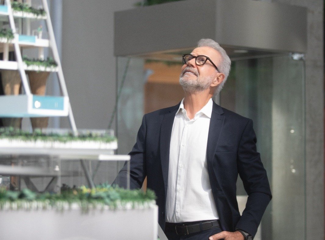 Senna Tower: o nome por trás do maior prédio do Brasil já foi barbeiro no interior de SC