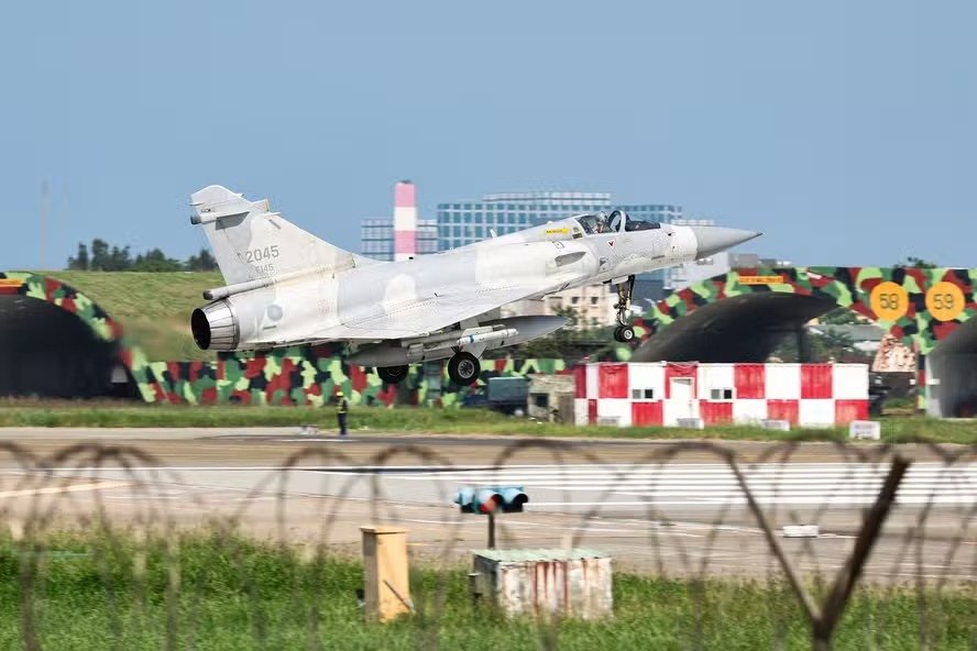 China adverte EUA a 'não brincar com fogo' após Pequim ser acusado de planejar uma invasão em Taiwan
