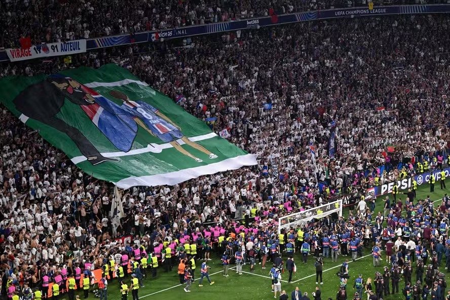 Título do PSG na Champions tem homenagens a filha do técnico Luis Enrique, morta aos 9 anos