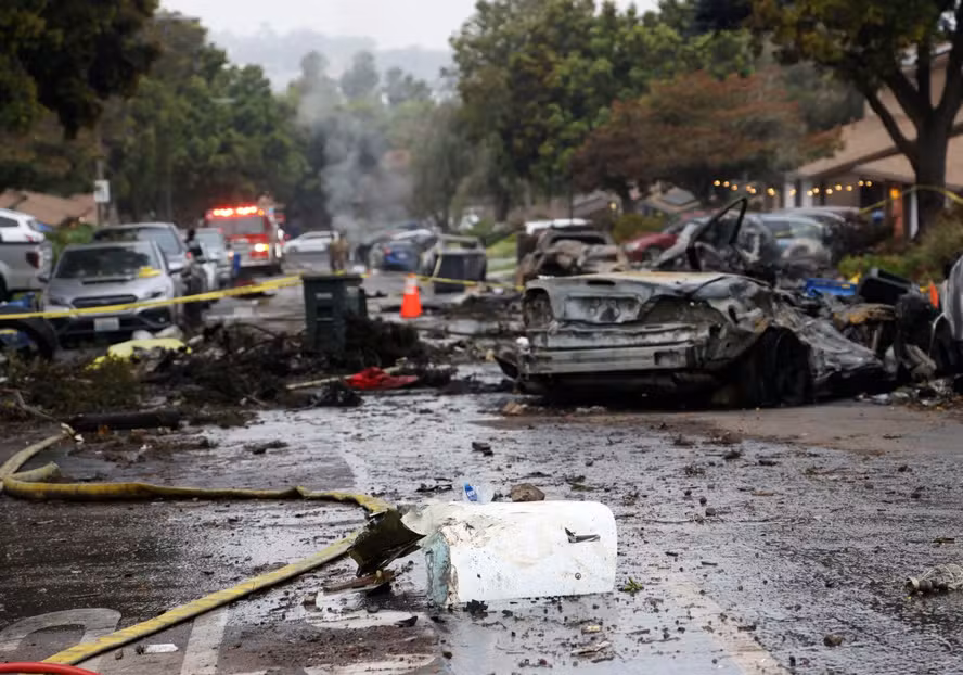 Acidente com avião de pequeno porte em San Diego deixou 'vários mortos', afirma Corpo de Bombeiros