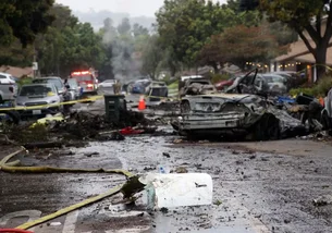 Acidente com avião de pequeno porte em San Diego deixou 'vários mortos', afirma Corpo de Bombeiros