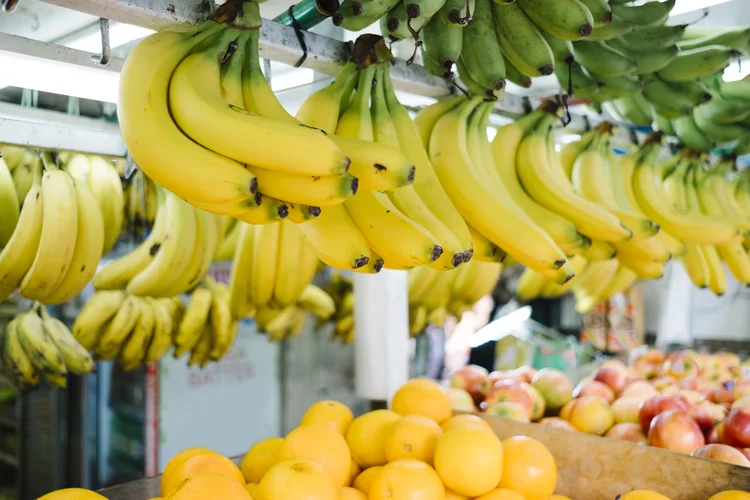 Banana é a quarta maior cultura alimentícia do mundo, atrás somente de trigo, arroz e milho (Jpcom/Freepik)