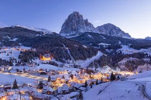 Colapso de geleira enterra vila nos Alpes suíços