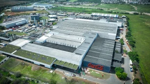 Imagem referente à matéria: Dez meses e R$ 635 milhões depois, Coca-Cola Femsa reabre fábrica inundada na enchente no RS