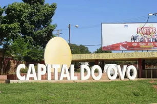 Imagem referente à matéria: 550 galinhas por pessoa: como a gripe aviária mudou os planos da 'capital do ovo'